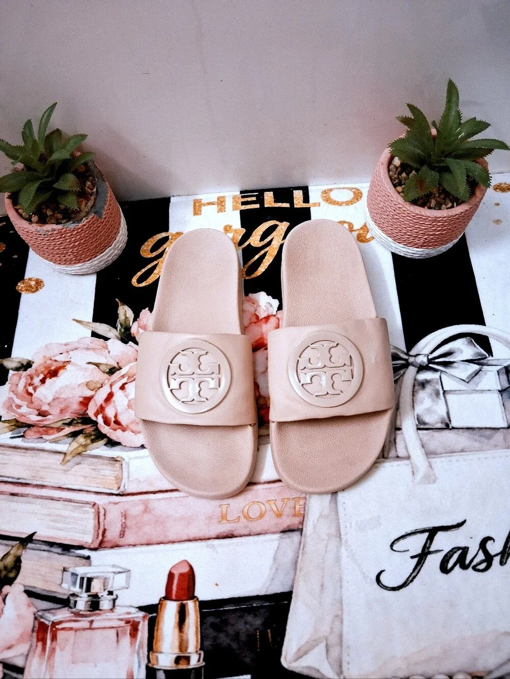 EXC Cute Tory Burch Womens Sz 7M, Light Pink Lina Leather Slides